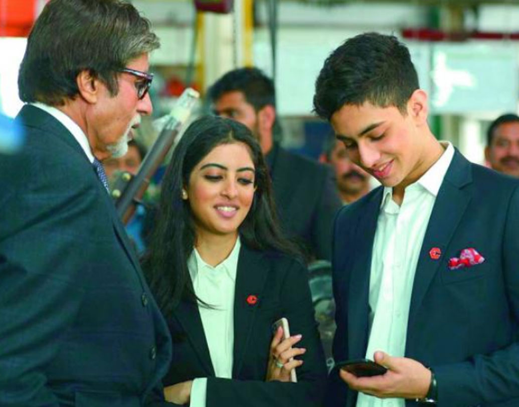 তবে মেয়ে শ্বেতার ভালবাসায় বহু দিন আগেই ভাগ বসিয়েছেন তাঁরই পুত্র আর কন্যা। নব্যা নভেলি নন্দা এবং অগস্ত্যা নন্দা।