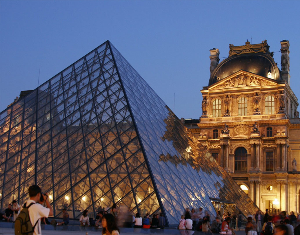 মিউজিয়ামে গিয়ে ছবি তুলে তা শেযার করলে, মিউজিয়ামে যাওয়ার আগ্রহ অনেক কমে যাবে বলে মনে করেন বেশির ভাগ মিউজিয়াম কর্তৃপক্ষ।