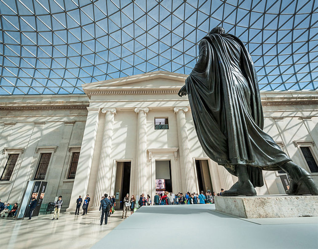 যে কোনও শিল্পের ক্ষেত্রে কপিরাইট একটা বড় ইস্যু। তাই বেশির ভাগ ক্ষেত্রেই ছবি বা ভাস্কর্যের ক্ষেত্রে ছবি তোলা যায় না। যেমন সিনেমা হলে প্রবেশ করে ছবি বা ভিডিয়ো তোলায় বিধিনিষেধ থাকে।