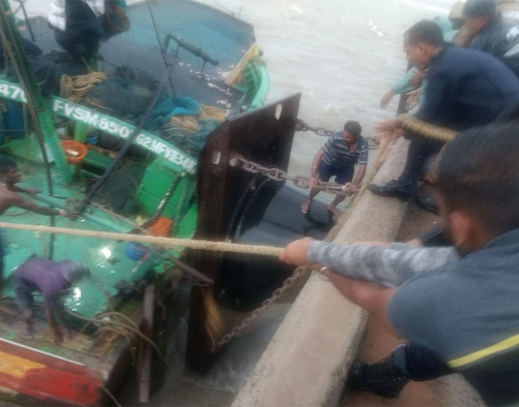 শুধুমাত্র গঞ্জাম ও জগৎসিংহপুর থেকেই ১২৩ জন অন্তঃসত্ত্বা মহিলাকে হাসপাতালে ভর্তি করানো হয়েছে। ভারতীয় নৌ-বাহিনী পারাদীপ ও গোপালপুর থেকে উদ্ধার করেছে  আট মৎস্যজীবীকে।