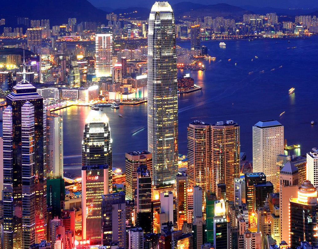 হংকংয়ের এক্সপ্যাটদের বার্ষিক গড় আয় প্রায় এক কোটি ৩৬ লক্ষ টাকা।