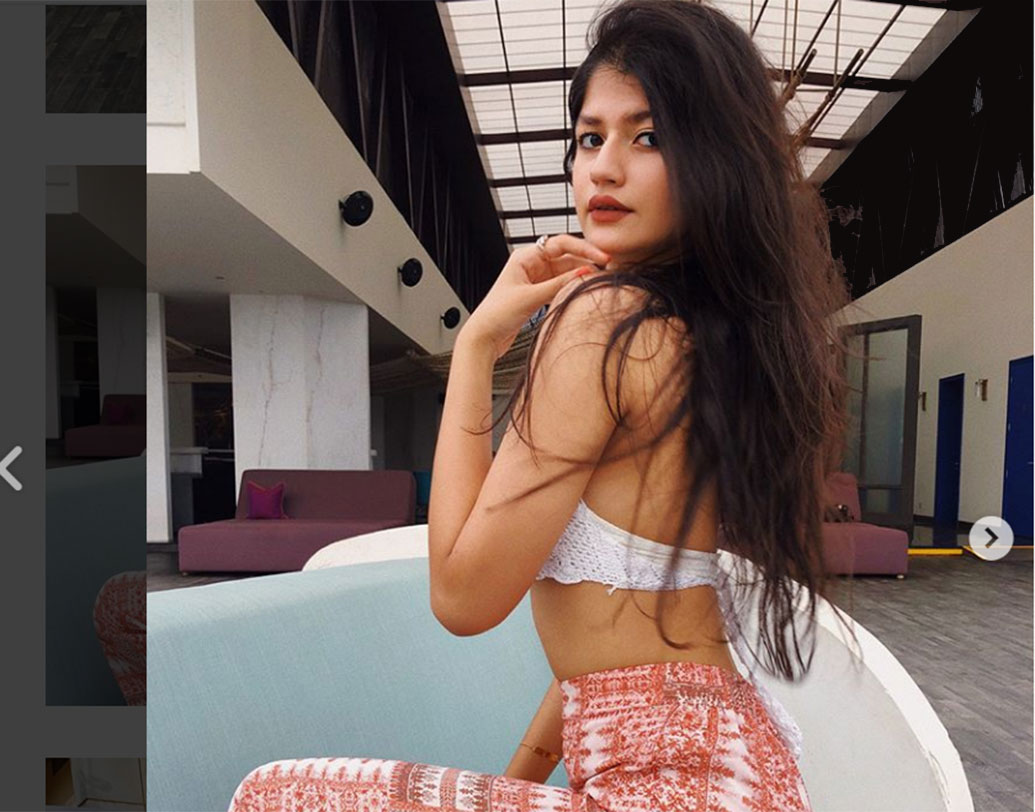 এই তণ্বী কিশোরী একের পর পর হট গ্ল্যামারাস ছবি পোস্ট করছেন, আর মুহূর্তে বাড়ছে লাইক। টিনসেল টাউনে গুঞ্জন, রুপোলি পর্দায় পা রাখতেই প্রস্তুতি নিচ্ছেন অঞ্জিনি।