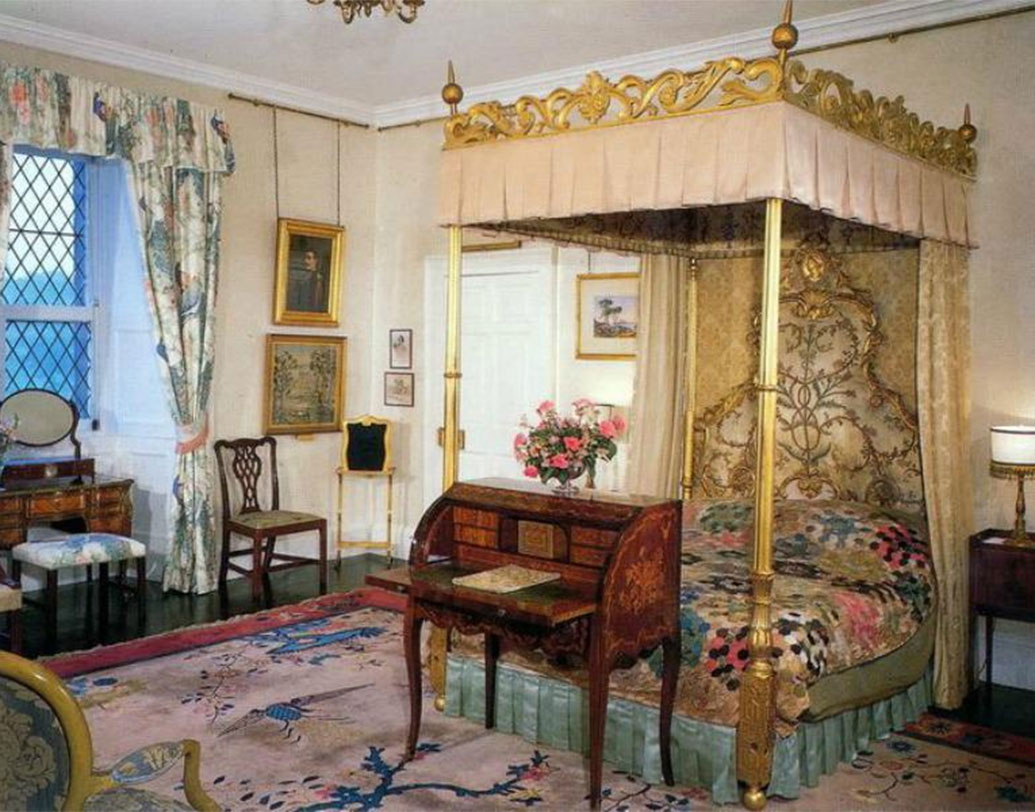 রানির ঘর: লন্ডনের বাকিংহাম প্রাসাদ পর্যটকের কাছে আকর্ষণের জায়গা। তবে রানির ঘরে প্রবেশ করার কোনও অনুমতি নেই। রানি দ্বিতীয় এলিজাবেথ থাকেন এখানে।