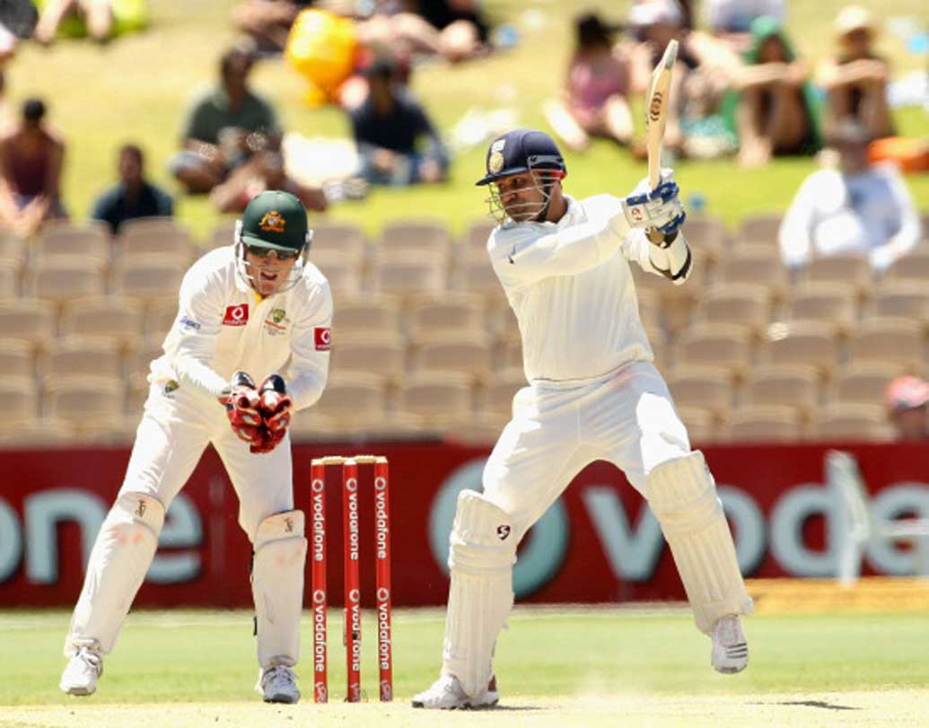 বীরেন্দ্র সহবাগ: দক্ষিণ আফ্রিকার মাটিতে প্রথম টেস্টে খেলেছিলেন বীরু। সচীন ছাড়া বাকি ভারতীয় ব্যাটসম্যানরা মুখ থুবড়ে পড়েছিলেন সেই ম্যাচে। আর তখনই রুখে দাঁড়ান সহবাগ। করেছিলেন ১০৫ রান।