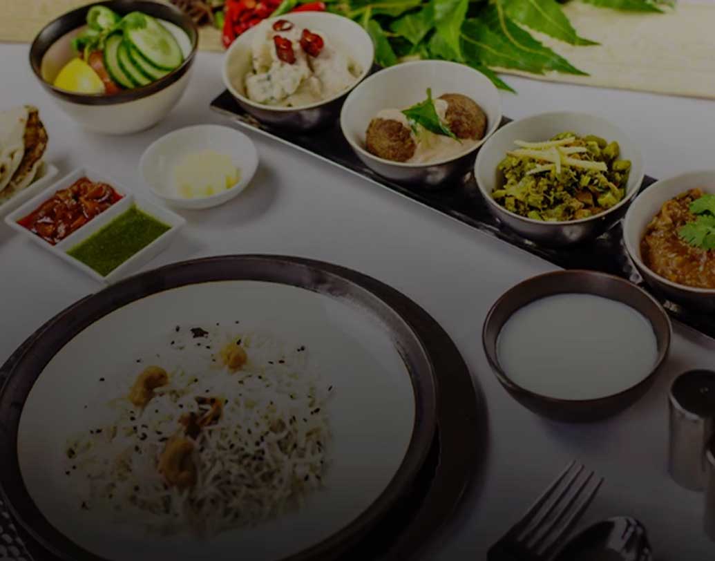 বিমানে ছিল অঢেল বিনোদনের ব্যবস্থা। দীর্ঘ যাত্রায় কেউ যাতে অসুস্থ না হয়ে পড়েন তাই খাওয়া-দাওয়ার উপরে বিশেষ নজর দেওয়া হয়েছে। ঢালাও অরগ্যানিক খাবারের ব্যবস্থাও রাখা হয়।