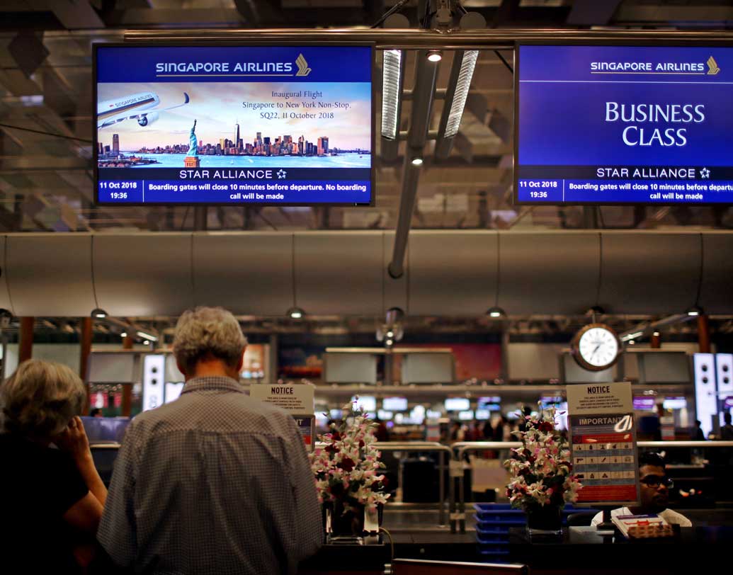 জেট ল্যাগের সমস্যা কমাতে ব্যবস্থা করা হয়েছিল বিশেষ আলোর।