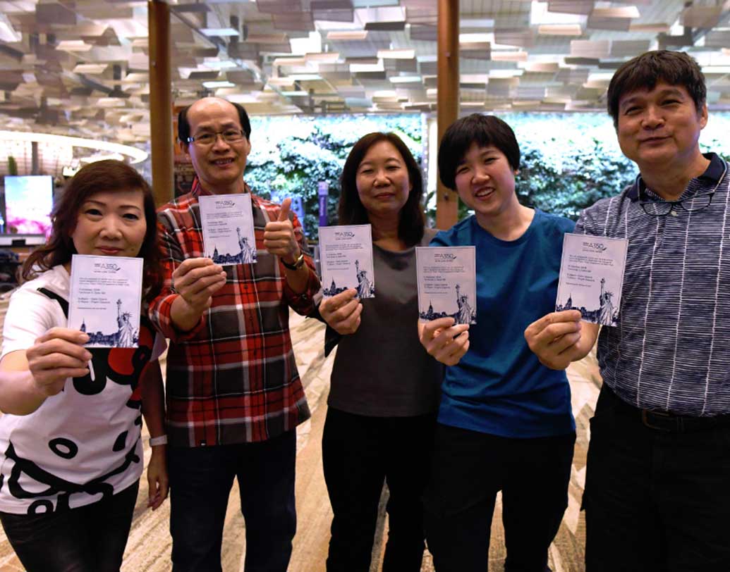 সিঙ্গাপুর-নিউ ইয়র্ক রুটের এই বিমান দীর্ঘতম বিমানযাত্রা পিছনে ফেলে দিয়েছে ১৭ ঘণ্টা ৪০ মিনিটের দোহা থেকে অকল্যান্ড যাওয়ার ‘ফ্লাইট ৯২১’-কে।