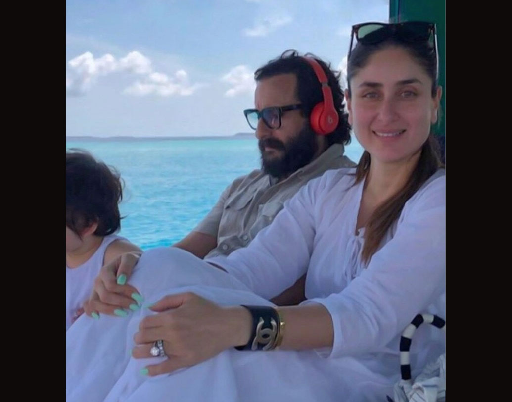 সইফের সঙ্গে একান্তে সময় কাটানোর ছবিটিও সোশ্যাল মিডিয়ায় অসংখ্য বার শেয়ার হয়। করিনার ম্যানেজারও ইনস্টাগ্রামে পোস্ট করেছিলেন দু’জনের ছবি। সাদা রঙে মেক আপ ছাডা় লুসে করিনাকে কেমন লাগছে আপনাদের?