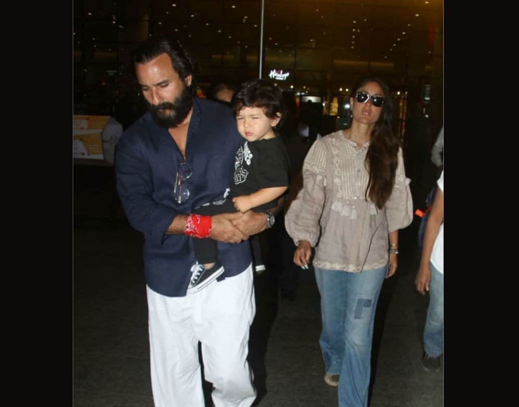 বাবা সইফ ও মা করিনার সঙ্গেও তৈমুরের একটি ‘অ্যাডরেবল’ ছবি ফের ভাইরাল হয়। করিনা যে বেশ ট্যানড হয়েছিলেন সমুদ্রে বেড়াতে গিয়ে, ছবিতেই তা স্পষ্ট।