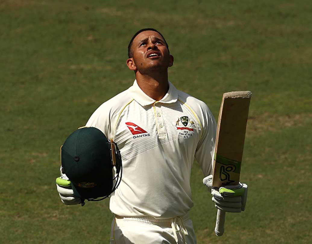 উসমান খোয়াজা: আইসিসি-র তালিকায় দশ নম্বরে রয়েছেন এই অস্ট্রেলীয় ওপেনারটি। পাকিস্তানের বিরুদ্ধে তাঁর অসাধারণ সেঞ্চুরি প্রশংসা পেয়েছে সব মহল থেকেই। স্বাভাবিক ভাবেই বাঁ হাতি এই ওপেনারটিকে সেরা একাদশে ওপেনের দায়িত্ব দেওয়া যেতে পারে।