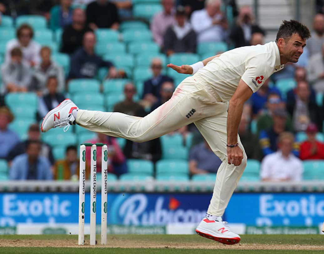 জেমস অ্যান্ডারসন: আইসিসি-র তালিকা অনুসারে বিশ্বের সেরা বোলার। সেরার সেরা একাদশে অ্যান্ডারসনের হাতেই থাকবে বোলিং আক্রমণের মূল দায়িত্ব।