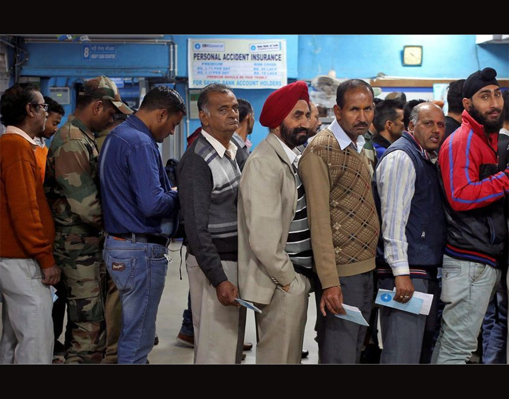 ব্যাঙ্ক সংক্রান্ত কাজ: ব্যাঙ্কে ক্যাশিয়ার বা বিলিং বিভাগের কাজও যন্ত্রই সামলে নেবে। এই কাজগুলি আর থাকবে না বলেই মনে করা হচ্ছে। লাইন দিয়ে দাঁড়ানোর দিন প্রায় ফুরিয়ে আসতে চলেছে।