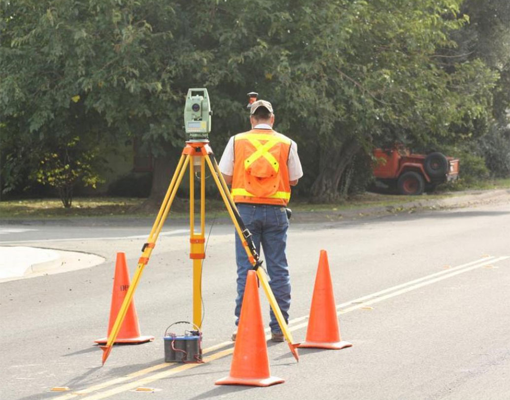 সার্ভেয়ার ও ম্যাপিং টেকনিশিয়ান: রোবটিক ও অন্যান্য যন্ত্র জায়গা নেবে এই পেশার। বেশির ভাগ ক্ষেত্রে ড্রোনও ব্যবহার করা হচ্ছে, মানচিত্র তৈরির জন্য।