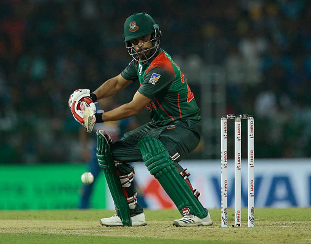 তামিম ইকবাল: বাংলাদেশের অন্যতম ভরসার ক্রিকেটার। এশিয়া কাপে তাঁর উপর অনেক আশা ছিল দলের। কিন্তু, শ্রীলঙ্কার বিরুদ্ধে খেলার সময় গুরুতর আহত হন ইকবাল।