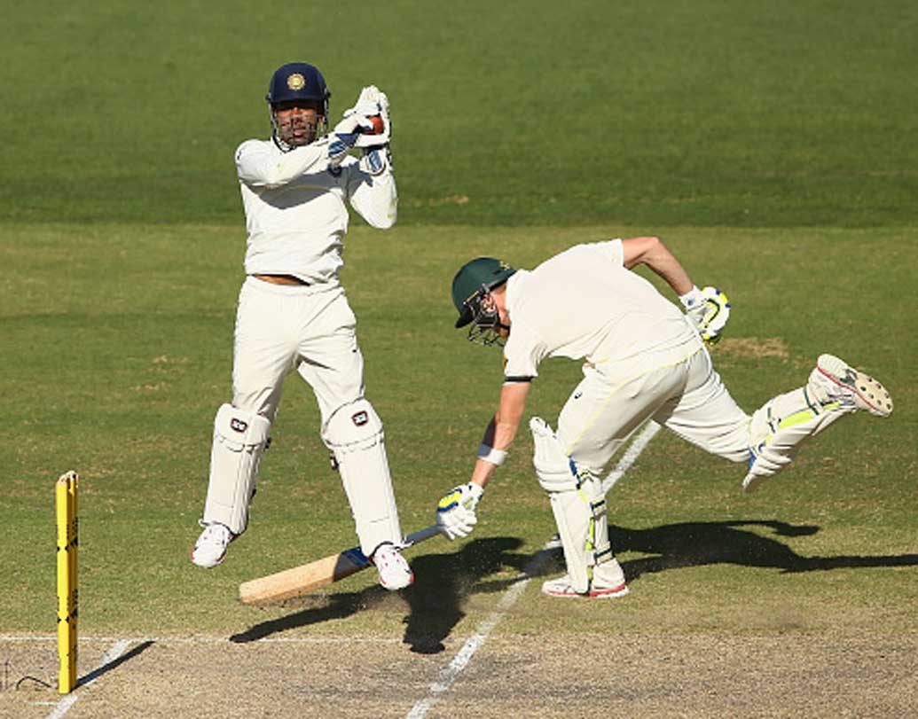 ঋদ্ধিমান সাহা: ভারতীয় দলের এই উইকেটরক্ষক বেশ কিছু দিন ধরেই চোটের কারণ দলের বাইরে। কবে ফিরবেন তা নিয়ে এখনও নিশ্চিত করে কিছু বলা যাচ্ছে না।