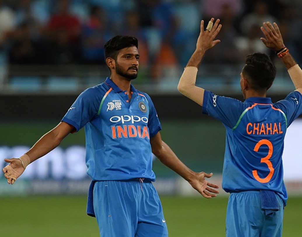 শার্দুল ঠাকুর: ওয়েস্ট ইন্ডিজের বিরুদ্ধে চলতি টেস্টেই অভিষেক হয়েছিল। কিন্তু, মাত্র ১.৪ ওভার বল করার পরই মাঠ ছাড়েন। চোটের জন্য।