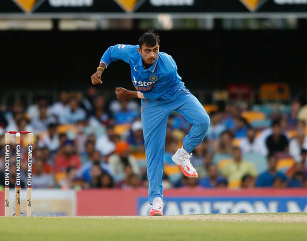 অক্ষয় পটেল: ক্রমেই দলের ভরসা হয়ে উঠছিলেন। ব্যাটে-বলে নজর কাড়ছিলেন। কিন্তু, তখনই চোট পেয়ে ছিটকে যান দল থেকে।