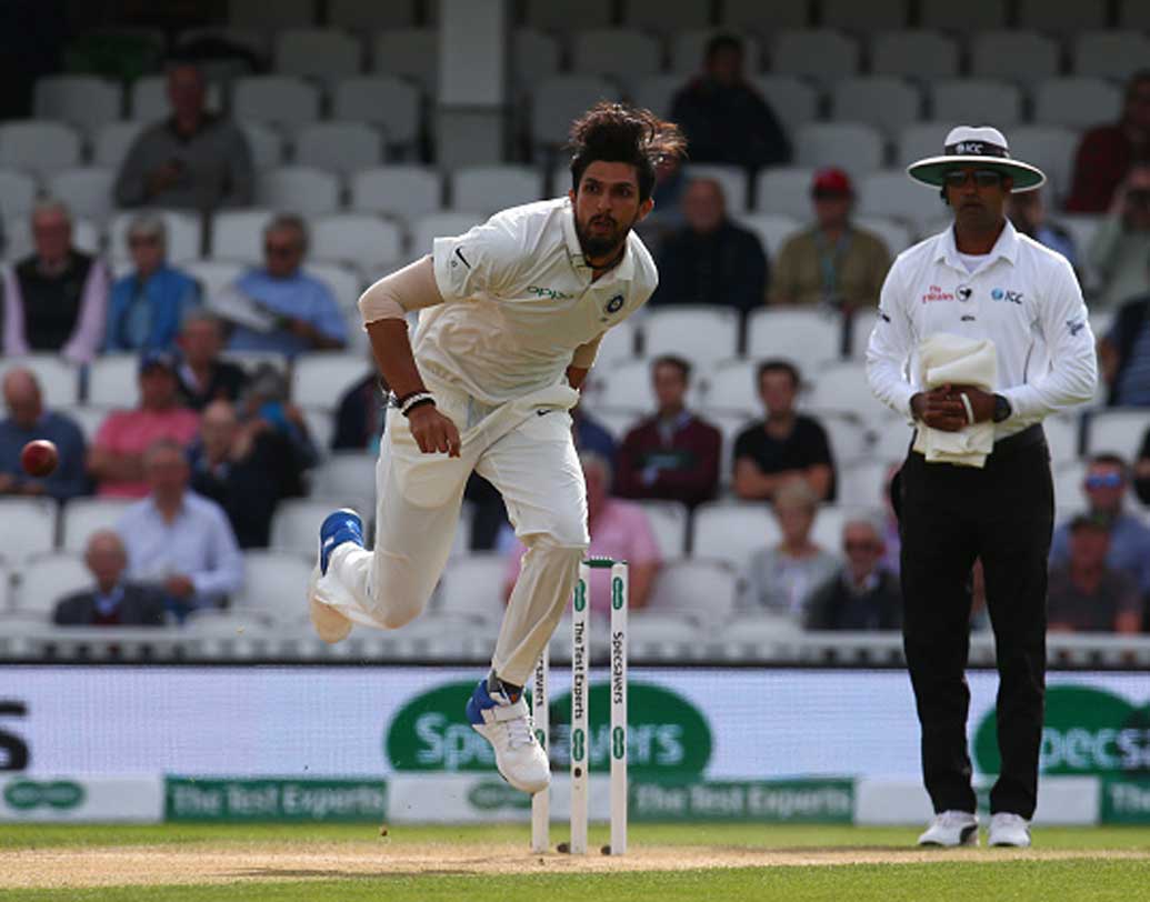 ইশান্ত শর্মা: ভুবনেশ্বর কুমার, বুমরার পরই ভারতীয় দলের বড় ভরসা। গত ইংল্যান্ড সফরে সফল। কিন্তু, চলতি ওয়েস্ট ইন্ডিজ সফরে তাঁকে বাদ দেন নির্বাচকরা। সৌজন্যে চোট-আঘাত।