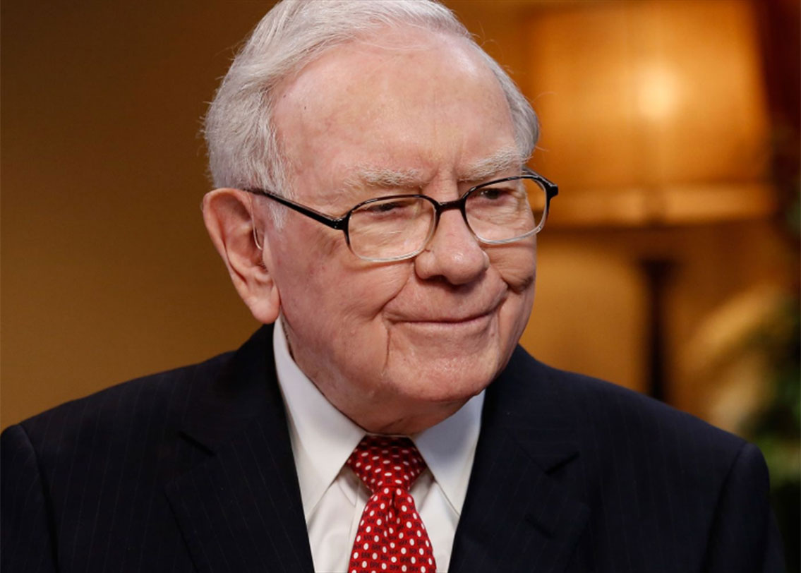 ওয়ারেন বাফে: যত দূর জানা গিয়েছে, বার্কশায়ার হ্যাথাওয়ে তাদের সিইওর জন্য ২ কোটি ৬০ লক্ষ টাকা বছরে খরচ করেছিল। এটা অবশ্য ২০১৬-র হিসাব। ২০১৪ এবং ২০১৫ সালের তুলনায় যা অনেকটাই বেশি। সেই অনুযায়ী, ২০১৭ এবং ২০১৮ সালে খরচের পরিমাণ আরও বাড়ার কথা।