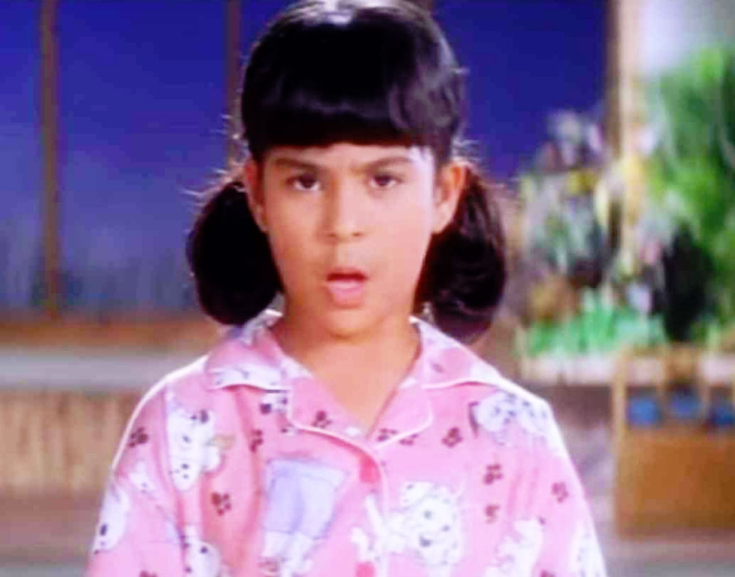 ছোট্ট অঞ্জলি অর্থাৎ শাহরুখের মেয়ের চরিত্রে যাকে দেখা গিয়েছিল, সেই সানা সঈদ ছবিতে গ্লিসারিন ব্যবহার করতে চাননি। আর তাই পরিচালক কর্ণকে সানাকে কাঁদানোর জন্য নানারকম ফন্দি আঁটতে হত।