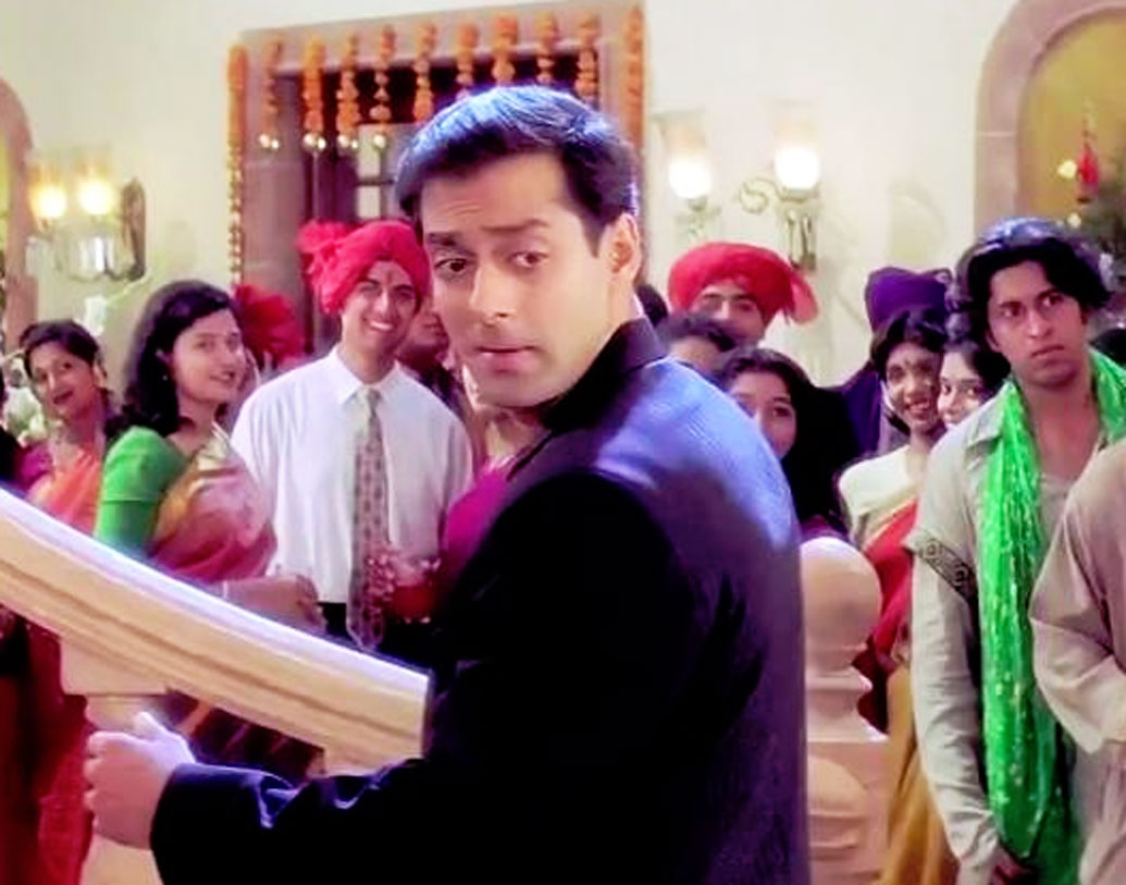 আমানের চরিত্রটির অফার প্রথমে গিয়েছিল সইফ আলি খানের কাছে। কিন্তু সেই অফার ফিরিয়ে দেন সইফ। তার পরে কর্ণ জোহরের বাড়িতে একটি অনুষ্ঠানে সলমন এসেছিলেন। তখনই সলমনকে আমানের চরিত্রে অভিনয়ের প্রস্তাব দেন কর্ণ।