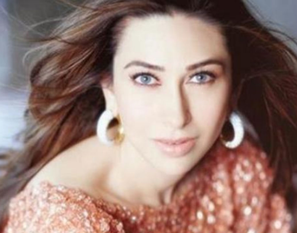 করিশ্মা কপূর: ৯০-এর দশকের বলিউড কাঁপানো অভিনেত্রী। দুর্দান্ত অভিনয় ক্ষমতা থাকলেও এর শিক্ষাগত যোগ্যতা জানলে চমকে যাবেন। মাত্র পঞ্চম শ্রেণি পর্যন্ত পড়াশোমা করেছেন তিনি।