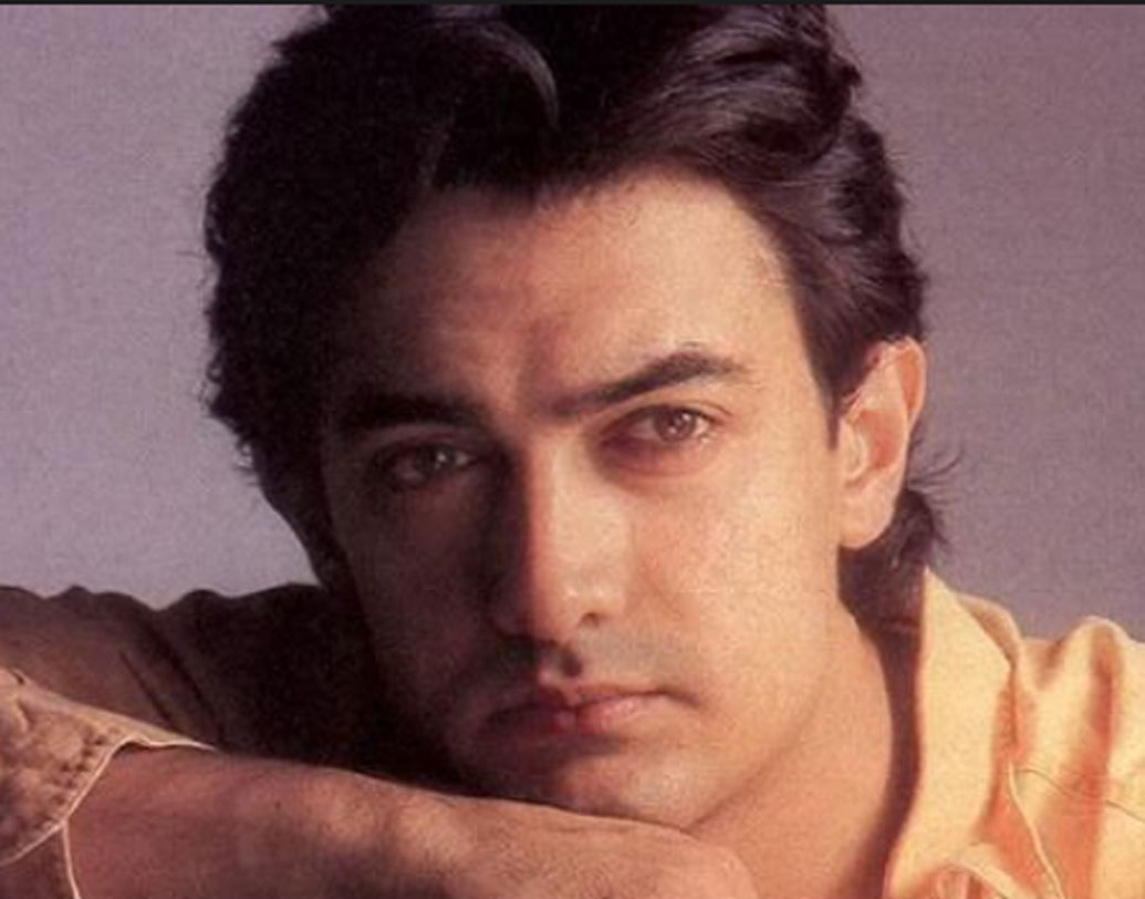 আমির খান: ফিল্মে নিজের কেরিয়ার বানানোর জন্য সব সময় উত্সুক ছিলেন তিনি। দ্বাদশ শ্রণি পর্যন্ত পড়ার পর অভিনয় শুরু করেন। পড়াশোনা আর এগোয়নি।