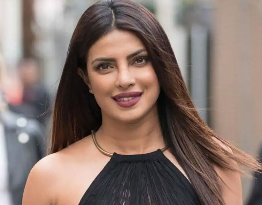 প্রিয়ঙ্কা চোপড়া:  প্রাথমিক শিক্ষা লখনউয়ে। এর পর আমেরিকায় হাইস্কুলে পড়াশোনা। ক্রিমিনাল সাইকোলজিস্ট হওয়ার জন্য মুম্বইয়ের জয় হিন্দ কলেজে ভর্তি হন। কিন্তু মডেলিংয়ের জন্য মাঝপথেই পড়াশোনা ছেড়ে দেন।