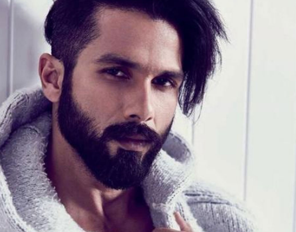 শাহিদ কপূর: কফি পেলে তিনি যেন আর কিছু চান না। দিনে দশ কাপ কফি খান শাহিদ।