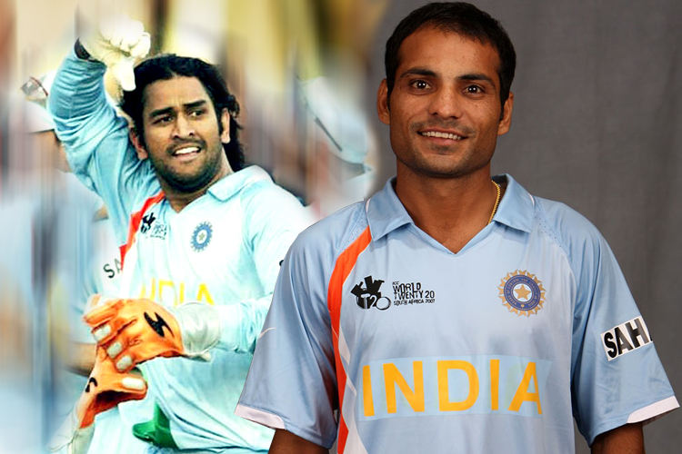 জোগিন্দার শর্মা মানেই ভারতীয় ক্রিকেটপ্রেমীদের মনে ভাসে ২০০৭ সালের টি-টোয়েন্টি বিশ্বকাপের ফাইনাল। শেষ ওভারে তাঁর হাতে বল তুলে দিয়েছিলেন অধিনায়ক মহেন্দ্র সিং ধোনি। সফল হন জোগিন্দার। বিশ্বচ্যাম্পিয়ন হয় ভারত। মজার হল, ধোনি ও জোগিন্দারের অভিষেক হয় ২০০৪ সালে বাংলাদেশে একই ম্যাচে।