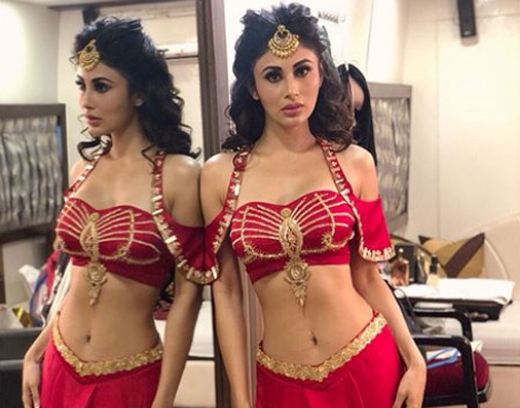 সম্প্রতি গোল্ড ছবিতে অভিনয় করছেন মৌনী। এটাই তাঁর প্রথম ছবি। আর প্রথম ছবিতেই বাজিমাত করেছেন তিনি।