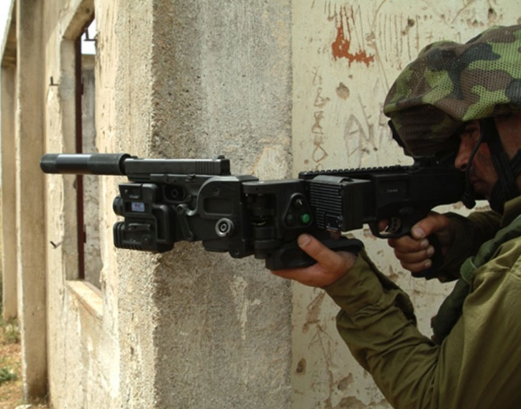 কর্নার শট: স্রষ্টা ইজরায়েল ডিফেন্স ফোর্স-এর লেফটেন্যান্ট কর্নেল অ্যামোস গোলান। কোণায় লুকিয়ে থাকা কোনও লক্ষ্যবস্তুর সামনাসামনি না গিয়েও হামলা চালানো যায় এই বন্দুক দিয়ে। জঙ্গি হামলা কিংবা পণবন্দি বানানোর মতো ঘটনার মোকাবিলায় এটা খুব উপযোগী।
