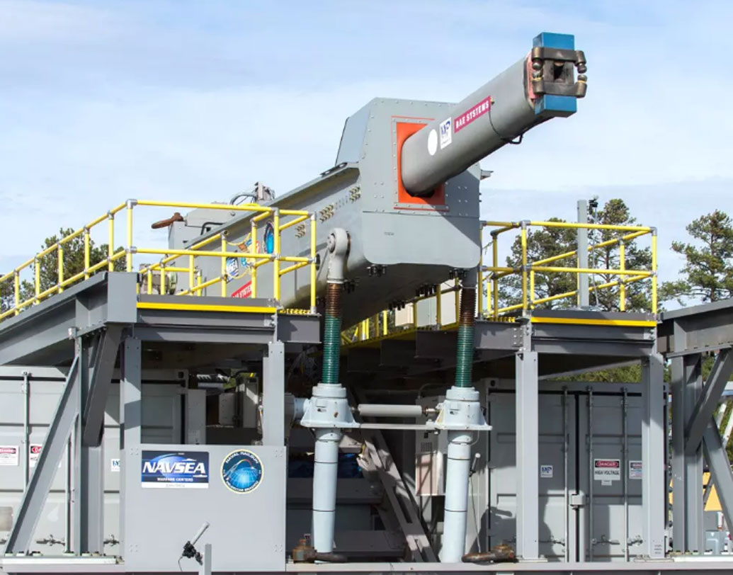 রেল গান: ইলেকট্রোম্যাগনেটিক পাল্স-কে কাজে লাগিয়ে এই বন্দুক চালানো যায়। সেকেন্ডে ২.৪ কিলোমিটার বেগে ১৬০ কিলোমিটার দূরের লক্ষ্যবস্তুকে আঘাত করতে সক্ষম। মার্কিন নৌবাহিনী ব্যবহার করে এই বন্দুক।