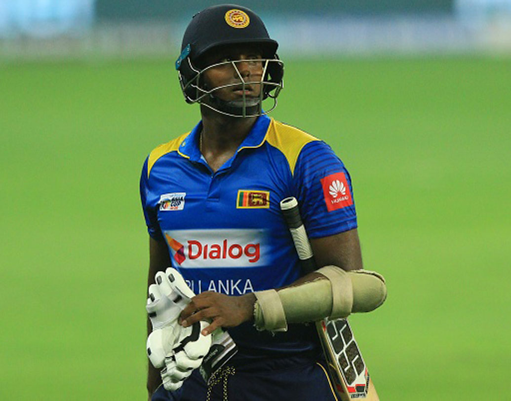 অ্যাঞ্জেলো ম্যাথিউজ: শ্রীলঙ্কার প্রাক্তন এই অধিনায়কের কাছেও এশিয়া কাপ খুবই হতাশার। এশিয়া কাপে হতাশজনক পারফরম্যান্সের জন্য কেবল অধিনায়কত্ব হারালেন তাই নয়, বাদ পড়লেন দল থেকেও।