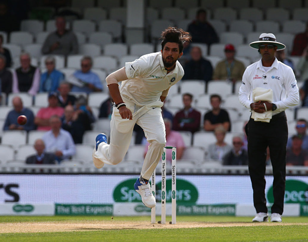 ইশান্ত শর্মা: টেস্টে ভারতীয় বোলিং আক্রমণের অন্যতম মূল স্তম্ভ। ২৩৪ উইকেট রয়েছে তাঁর দখলে। টেস্টে এই সফল বোলার সীমিত ওভারের ম্যাচে তেমন কিছু করতে পারেননি। ৮০ একদিনের ম্যাচ খেললেও উইকেট পেয়েছেন মাত্র ১১৫।