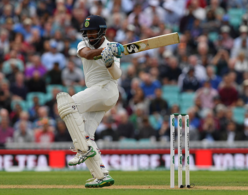 চেতেশ্বর পূজারা: রাহুল দ্রাবিড়ের বিকল্প হিসেবে ভাবা হয় তাঁকে। টেস্টে তিন নম্বরের নিয়মিত সদস্য পূজারা ৬০-এর বেশি টেস্ট খেলেছেন। গড় পঞ্চাশের উপর। সফল টেস্ট ক্রিকেটার মাত্র পাঁচটি এক দিনের ম্যাচে সুযোগ পেয়েছেন। গড় দশের সামান্য বেশি।