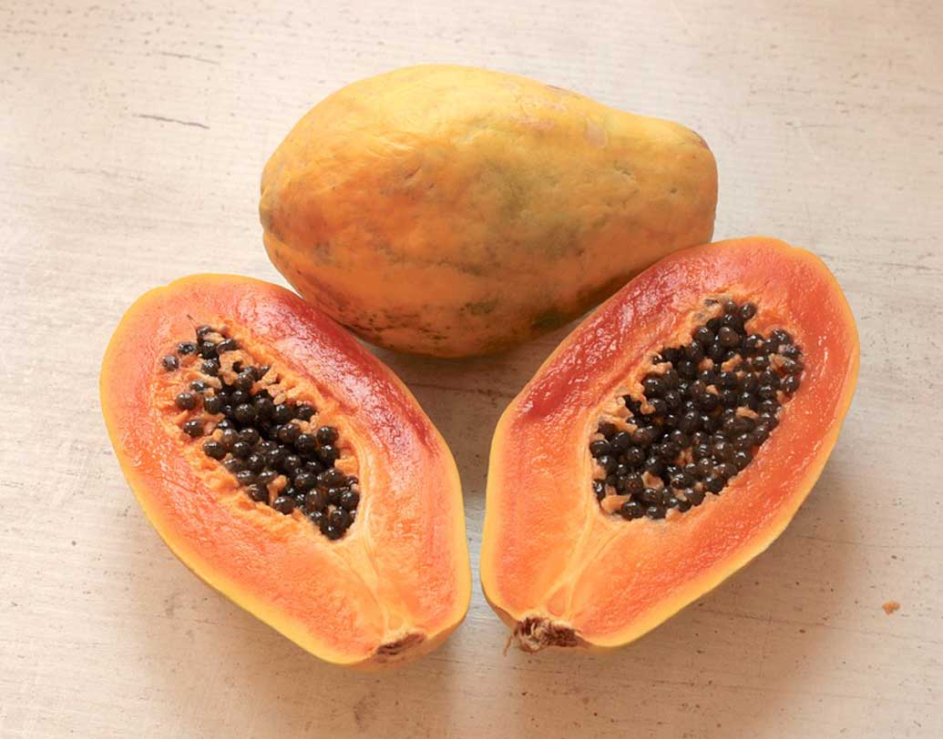 পেঁপে: ভিটামিন এ-র প্রাচুর্য থাকায় এই সব্জি ডায়ারিয়া রুখে দিতে ওস্তাদ। শিশুদের ক্ষেত্রে উচ্চতা বাড়াতেও সাহায্য করে এই সব্জি। এক কাপ পেঁপেয় পাওয়া যায় ৫৫ ক্যালোরি। ওজন কমাতে পুষ্টিবিদরাও ভরসা করেন একে। স্যালাড বা ঝোলে পেঁপে রাখলে তা শরীরের পটাশিয়ামের চাহিদা পূরণ করে ও মেদ কমায়। ছবি: পিক্সঅ্যাবে।