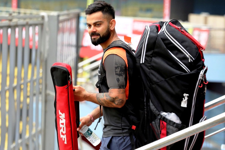 এই মুহূর্তে বিশ্বের সেরা ব্যাটসম্যান হিসেবে বিরাট কোহালির কথাই বলছেন অধিকাংশ বিশেষজ্ঞ। এশিয়া কাপে বিশ্রাম নিয়েছিলেন তিনি। এই সিরিজে ফিরছেন ওয়ানডে ফরম্যাটে। অনেক রেকর্ডের হাতছানি তাঁর সামনে। তবে বিরাট পুরো পাঁচ ম্যাচের সিরিজ খেলবেন কিনা, তা পরিষ্কার নয়। তিনি হলেন দলের নিউক্লিয়াস।