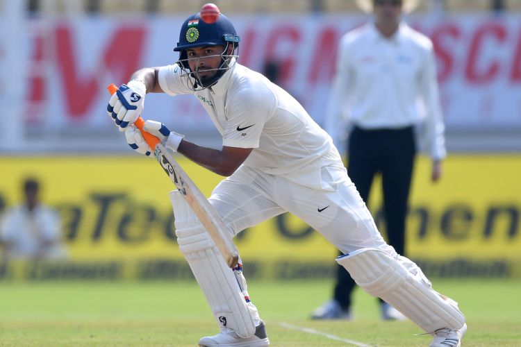 টেস্টে দারুণ ছন্দে ছিলেন। এর পর ঋষভ পন্থকে একদিনের ফরম্যাটে সুযোগ দিয়েছেন জাতীয় নির্বাচকরা। ২০ বছর বয়সী ক্রিকেটার আগ্রাসনে বিশ্বাস করেন। ইংল্যান্ড সিরিজের শেষ টেস্টে শতরান করেছিলেন। ওয়েস্ট ইন্ডিজের বিরুদ্ধে সিরিজের দুই টেস্টেই করেন ৯২। আগের ম্যাচে ব্যাট হাতে মাঠে নামতেই হয়নি। তিনি নামতে পারেন ছয় নম্বরে।