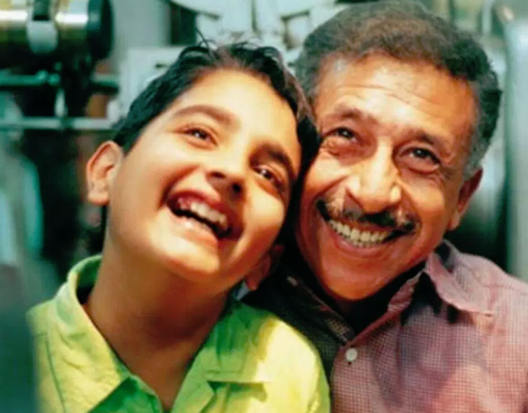 ‘কহো না প্যায়ার হ্যয়’, ‘মহব্বতে’, ‘জুবেইদা’, ‘কভি খুশি কভি ঘম’, ‘হাম তুম’ ইত্যাদি ছবিতে শিশু অভিনেতা হিসেবে তাঁর অভিনয় দর্শকদের মন জয় করে নিয়েছিল।