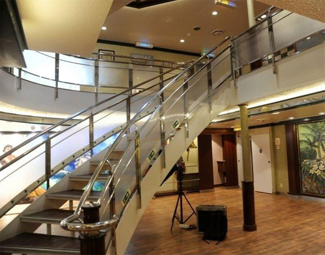 প্রমোদ তরীতে রয়েছে ১০৪টি ঘর, বাজেট অনুযায়ী আট ধরনের ব্যবস্থা রয়েছে পর্যটকদের জন্য।