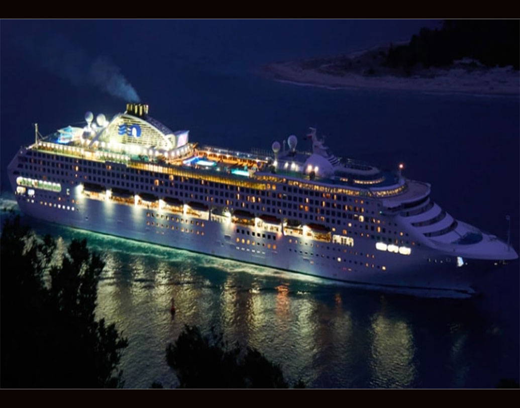 মু্ম্বই থেকে গোয়া যেতে সময় লাগবে ১৪ ঘণ্টা। খরচ ৭ থেকে ১২ হাজার টাকা।