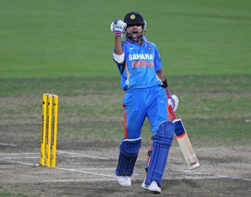 ২০১২ সালে কমনওয়েলথ ব্যাঙ্ক সিরিজে ১৩৬ রানের ঝোড়ো ইনিংস খেলেন বিরাট। শ্রীলঙ্কার বিরুদ্ধে ৩৬.২ ওভারে ৩২১ রান তাড়া করে দুরন্ত জয় পায় ভারত। লাসিথ মালিঙ্গাদের বোলিং দুরমুশ করেন কোহালি।