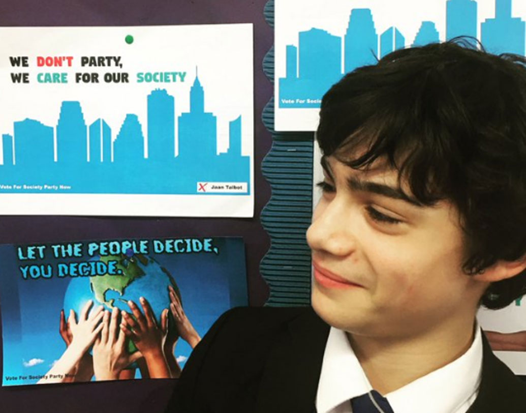 জানকে আদর করে জান হ্যারি হাইনস বলে ডাকেন জেসিকা। সোশ্যাল মিডিয়ায় জানের একটি ছবি সামনে আসতে অনেকেই বলেছিলেন, ‘এ যে আমিরের কপি পেস্ট।’