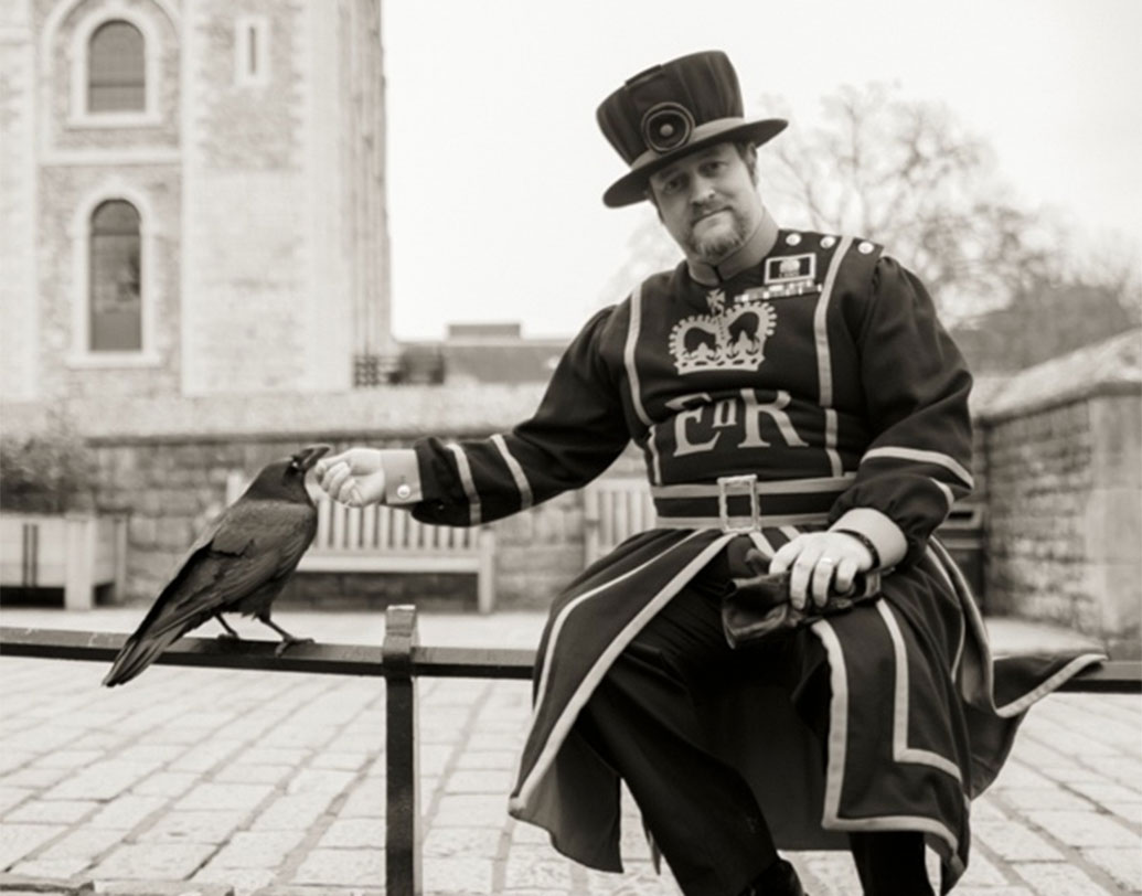 স্কেইফ ‘ভিক্টোরিয়ান মেলোড্রামা’ লিখতে চান, জানান এমনটাই। ‘গ্রেভ ম্যাটারস’ নামে একটা ফেসবুক পেজও চালান তিনি। যেখানে রাজপরিবারের নানা ঘটনা শেয়ার করেন তিনি।