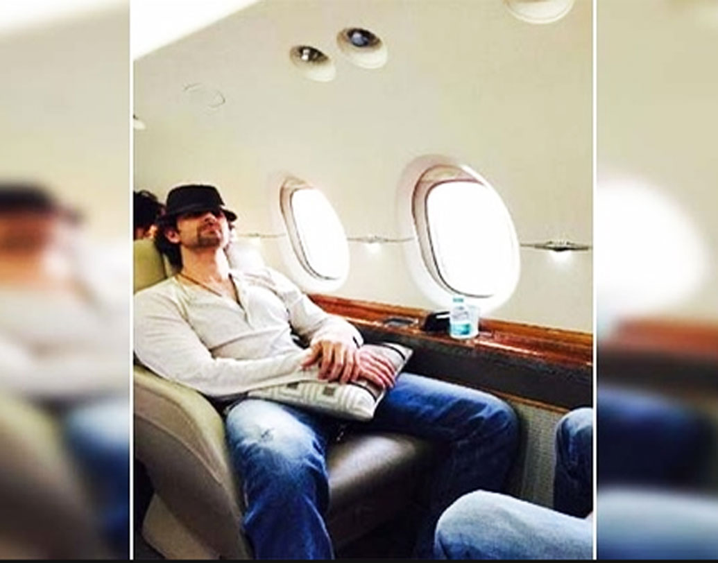 অভিনয় দিয়ে বহু আগেই দর্শকদের মন জয় করেছেন হৃত্বিক রোশন। গাড়ির প্রতি হৃত্বিকের ভালবাসার কথা আমরা আগেই জেনেছি। তবে সে তালিকায় রয়েছে জেট প্লেনও।