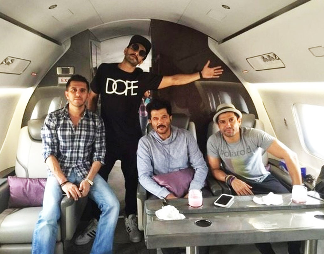 প্রাইভেট জেট রয়েছে অনিল কপূরেরও। কিন্তু অনেকেই তা জানতেন না। ‘দিল ধড়কনে দো’ ছবিটির শুটিংয়ের সময়েই তা সামনে আনেন অনিল কপূর।