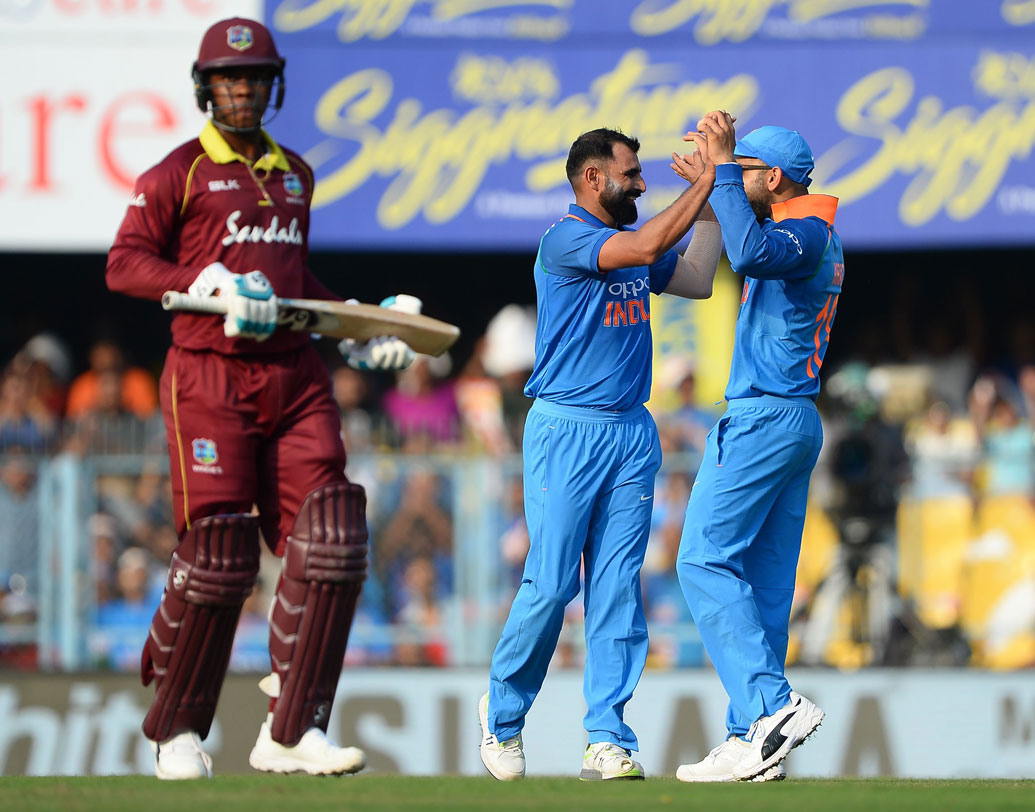 ভারতের অন্যতম পেসার মহম্মদ সামি শুরুতে দারুন বল করেন গত ম্যাচে। ২ উইকেট পান তিনি। যাঁর মধ্যে হোপের উইকেটটি অত্যন্ত গুরুত্বপূর্ণ। প্রায় সেট হয়ে যাওয়া হোপকে ৩২ রানে আউট করেন সামি। তিনি নামতে পারেন দশ নম্বরে।