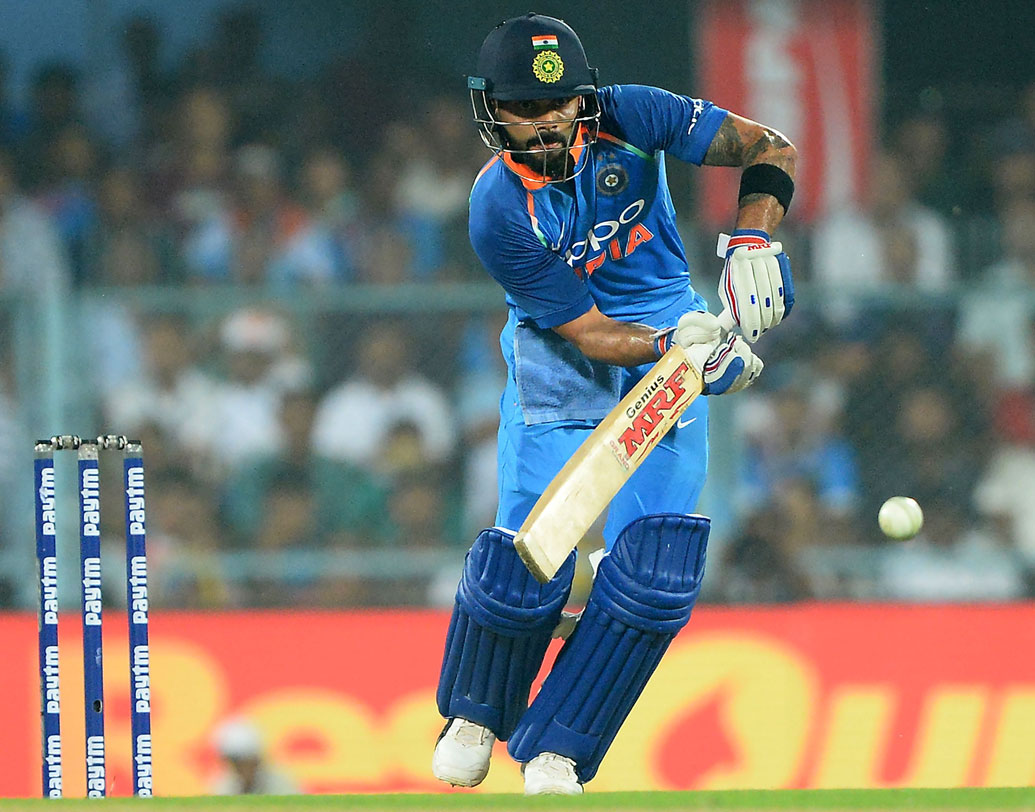 ক্যাপ্টেন হিসাবে তো বটেই, কোহালি সফল ব্যাট হাতেও। ২১টি চার ও দু’টি ছয়ের সুবাদে তিনি করলেন ১৪০। ক্যারিবিয়ান বোলিংকে মাথা তুলে দাঁড়াতে দেননি বিরাট। ওশেন থোমাস (১-৮৩), অ্যাশলি নার্স (০-৬৩)-রা লাইন, লেংথে ভুল করলে কাউকেই রেয়াত করেননি। স্কোয়ার কাট, কভার ড্রাইভ, পুল— সব শটই মারছিলেন আত্মবিশ্বাসের সঙ্গে।