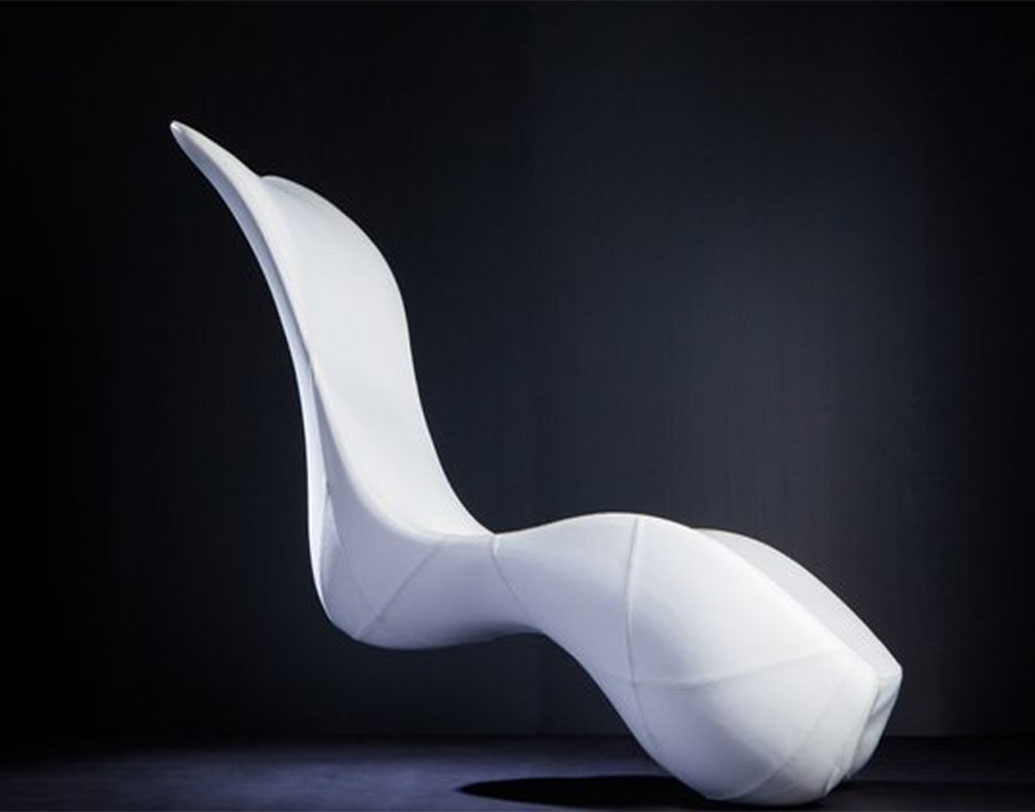 মেঝে থেকে বেশ খানিকটা উপরে ক্লাউড কাউচে বসে থাকার বিষয়টি যদিও পরীক্ষার স্তরেই রয়েছে।